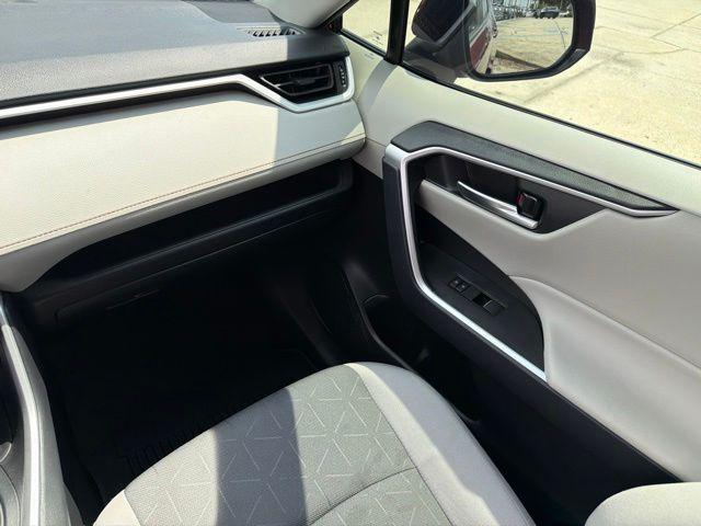 صورة مصغرة 20 لـ 2025 Toyota RAV4 XLE