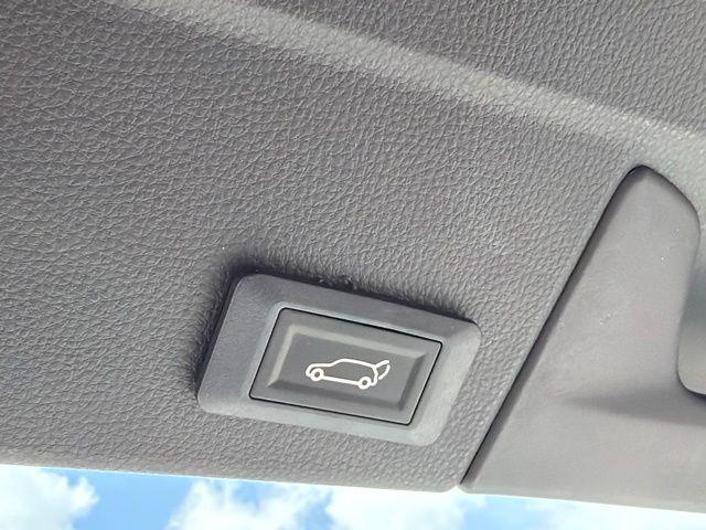 صورة 7 لـ 2025 Toyota RAV4 XLE