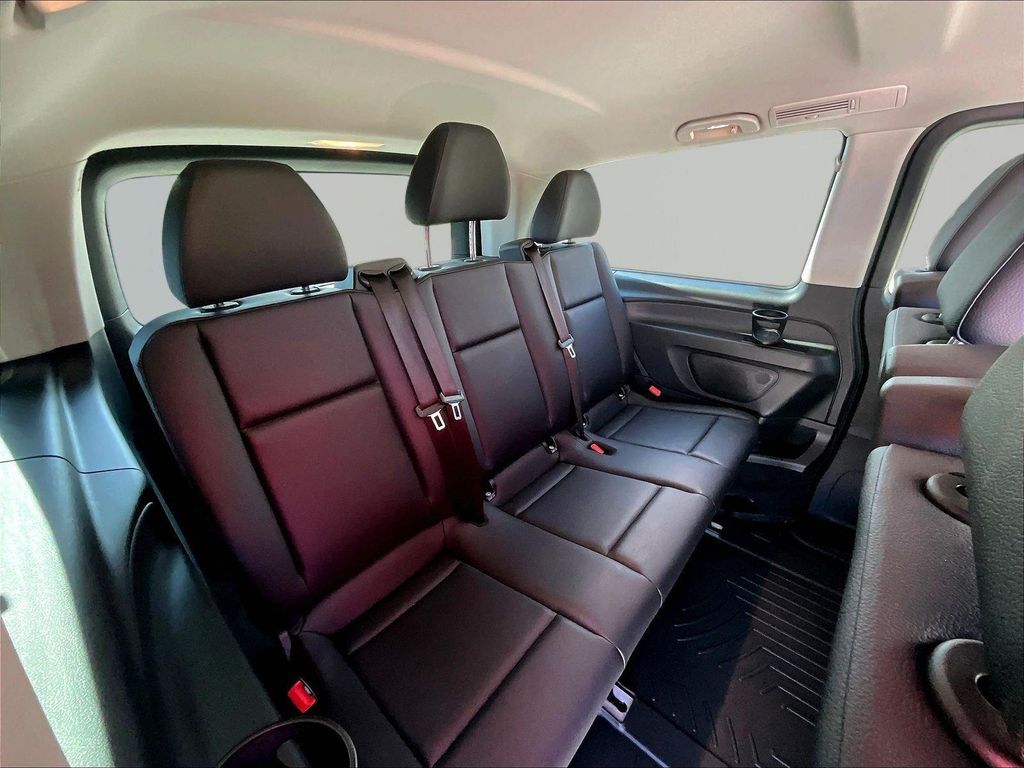 صورة مصغرة 24 لـ 2023 Mercedes-BENZ METRIS BASE