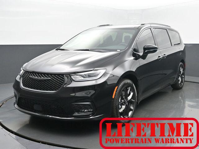 New 2025 Chrysler Pacifica Limited