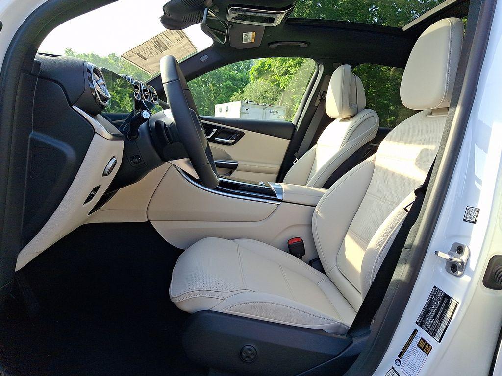 2026 Mercedes-BENZ GLC — миниатюра 11