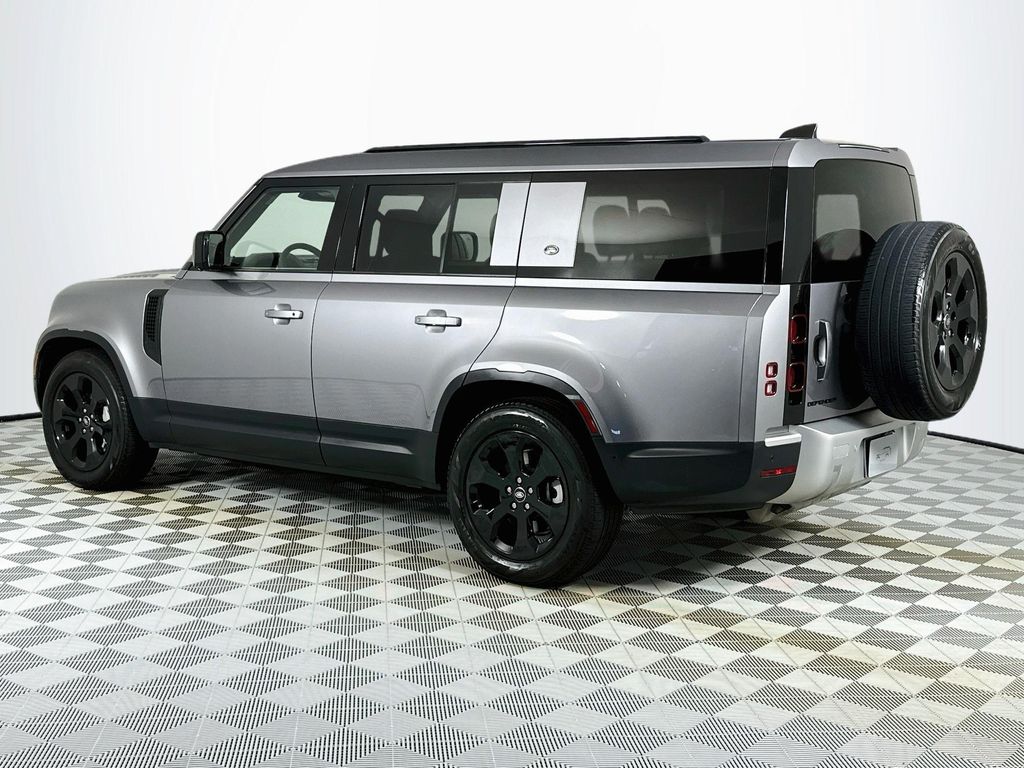 2024 LAND Rover DEFENDER 130 P300 S — фото 7