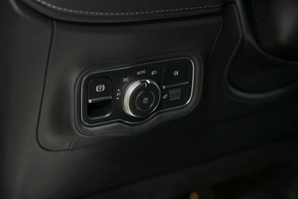 2026 Mercedes-BENZ AMG G 63 BASE — миниатюра 25