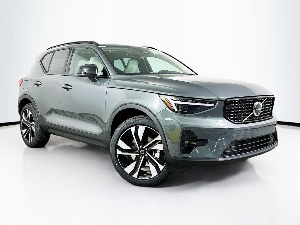 New 2026 Volvo XC40 B5 Ultra