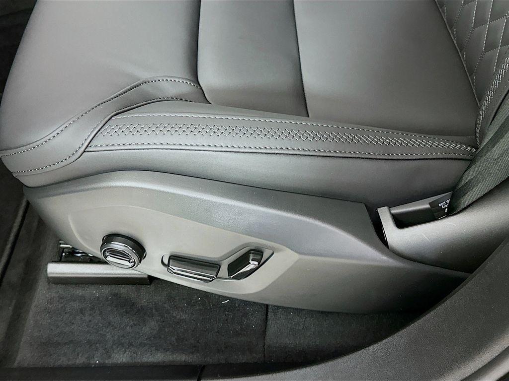 2026 Volvo XC90 B5 PLUS 7-SEATER — фото 7