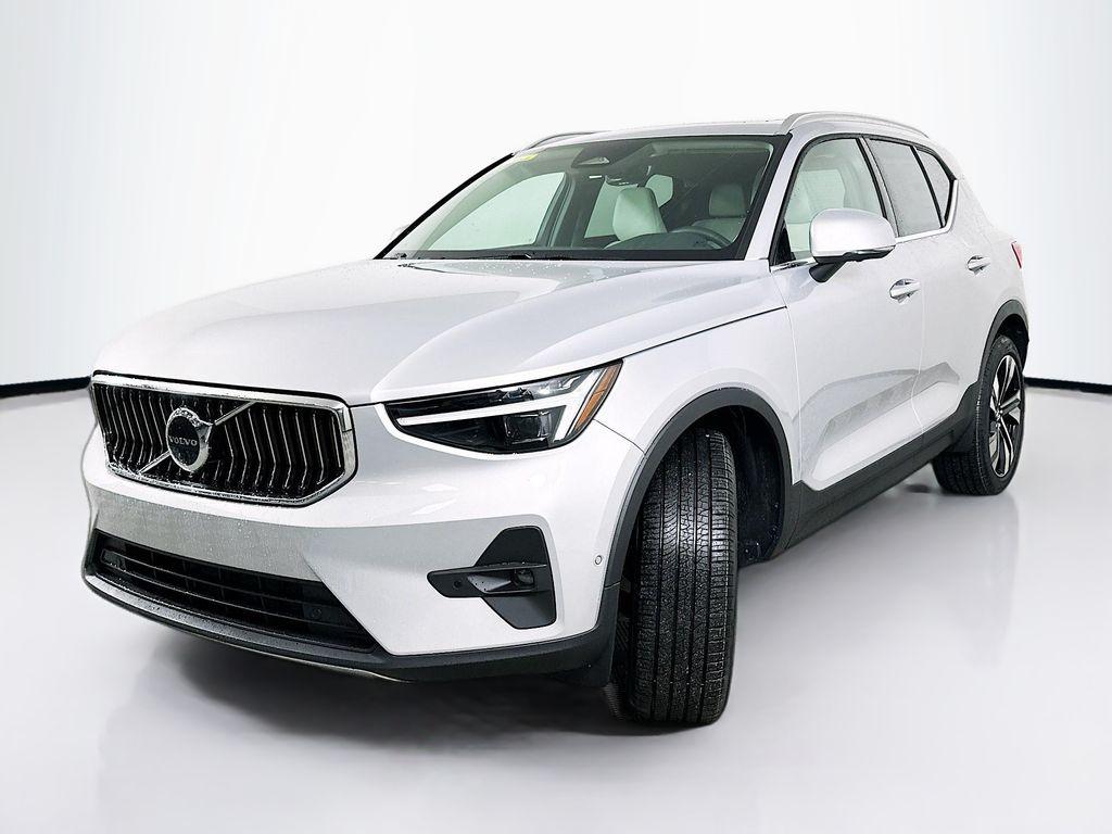 2025 Volvo XC40 B5 ULTRA BRIGHT THEME 照片 1