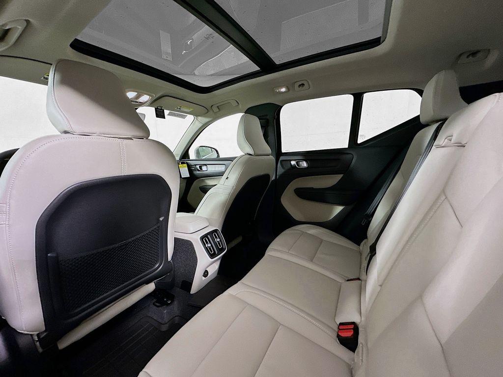 2025 Volvo XC40 B5 ULTRA BRIGHT THEME 照片 4