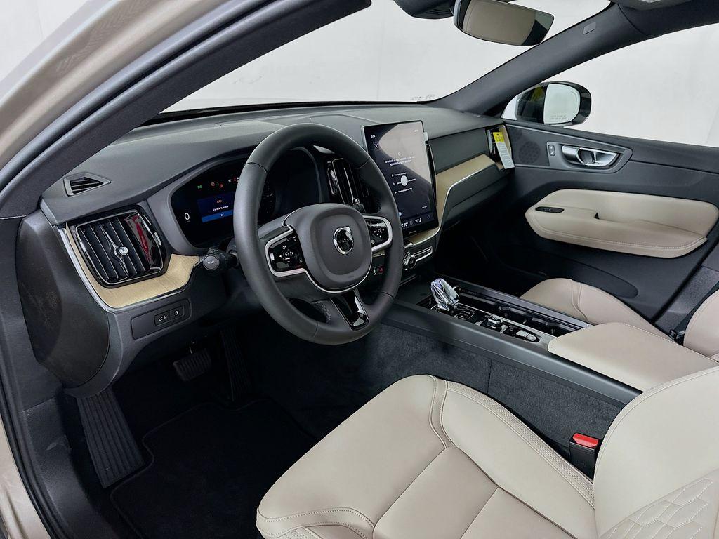 صورة 10 لـ 2026 Volvo XC60 PLUG-IN HYBRID T8 PLUS