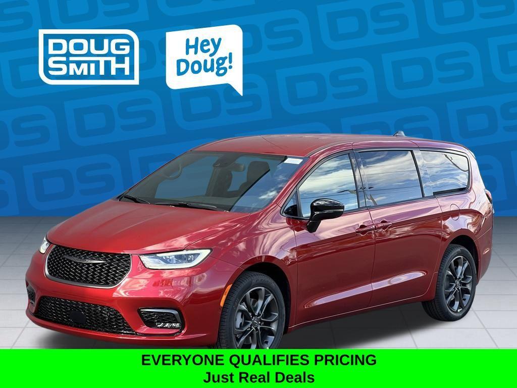 New 2026 Chrysler Pacifica Select
