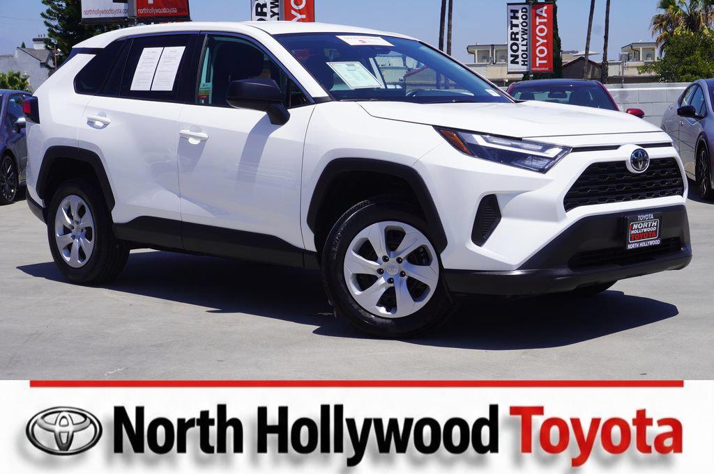 2025 Toyota RAV4 LE 照片 1