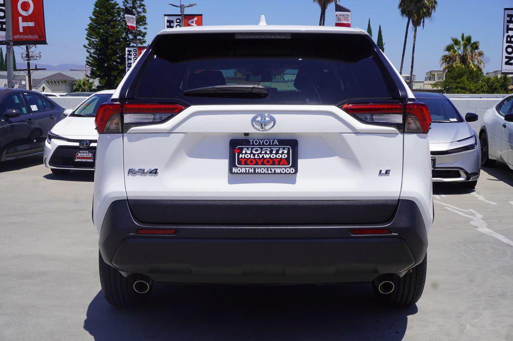 2025 Toyota RAV4 LE 照片 6