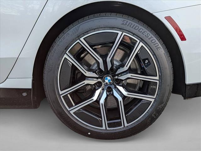 صورة 10 لـ 2026 BMW 750E I XDRIVE