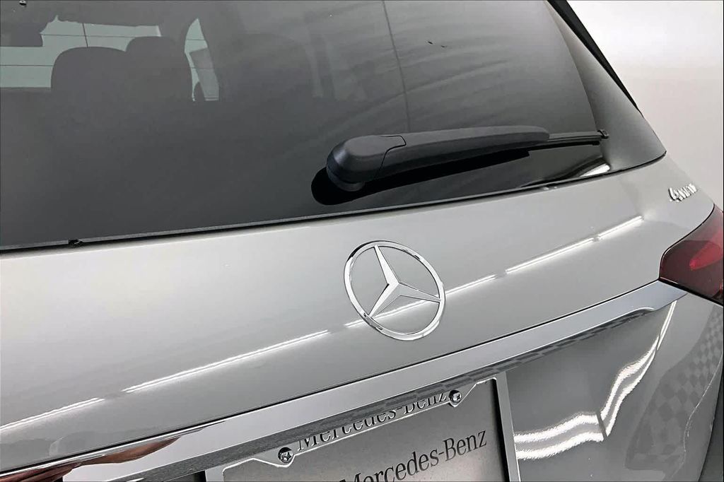 2026 Mercedes-BENZ GLE — миниатюра 22