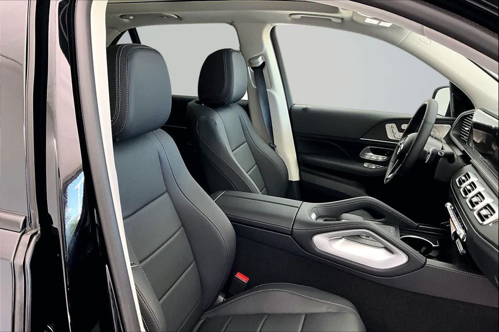2026 Mercedes-BENZ GLE — миниатюра 14