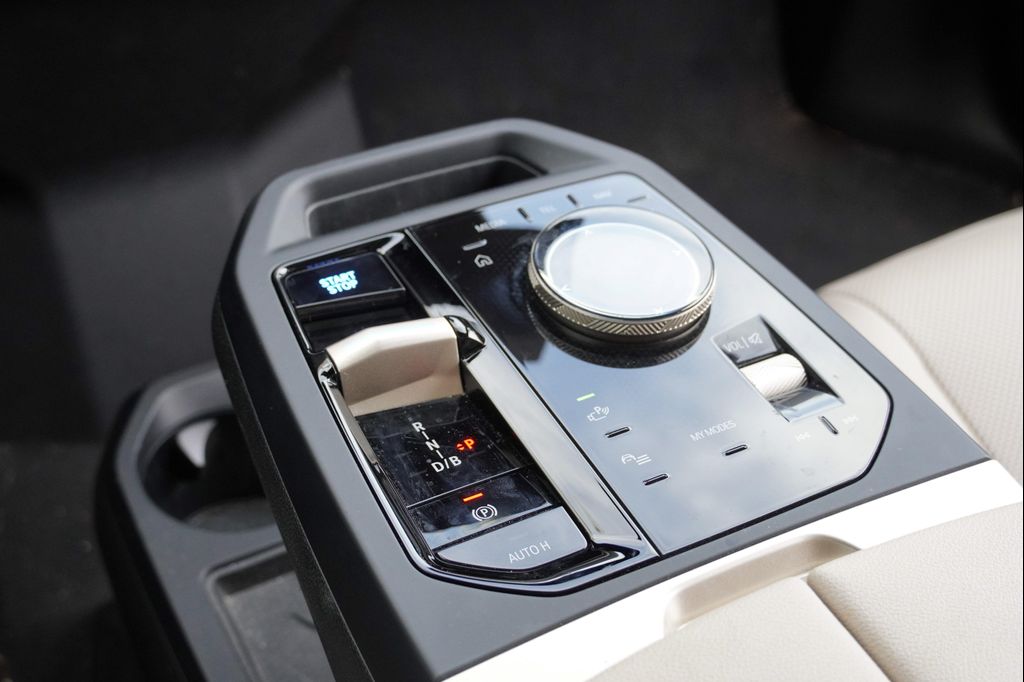 2024 BMW IX XDRIVE50 — миниатюра 29