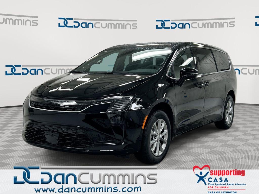New 2027 Chrysler Pacifica SELECT