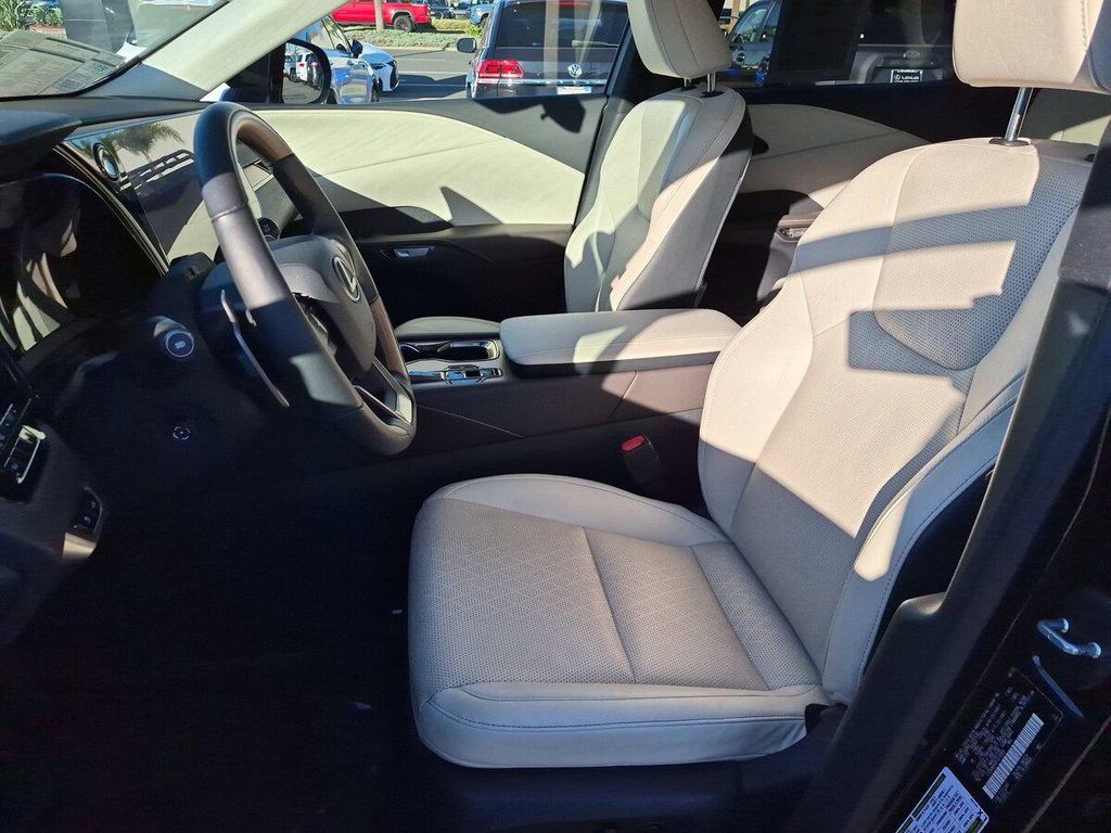 صورة مصغرة 11 لـ 2023 Lexus RX 350 PREMIUM PLUS