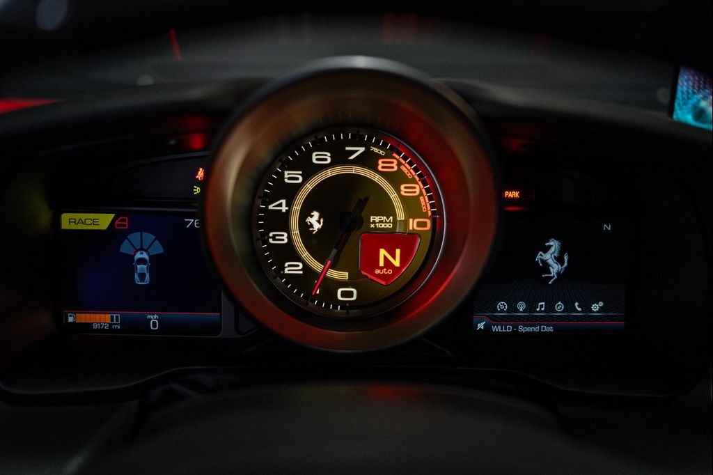 2021 Ferrari F8 TRIBUTO BASE thumbnail 21