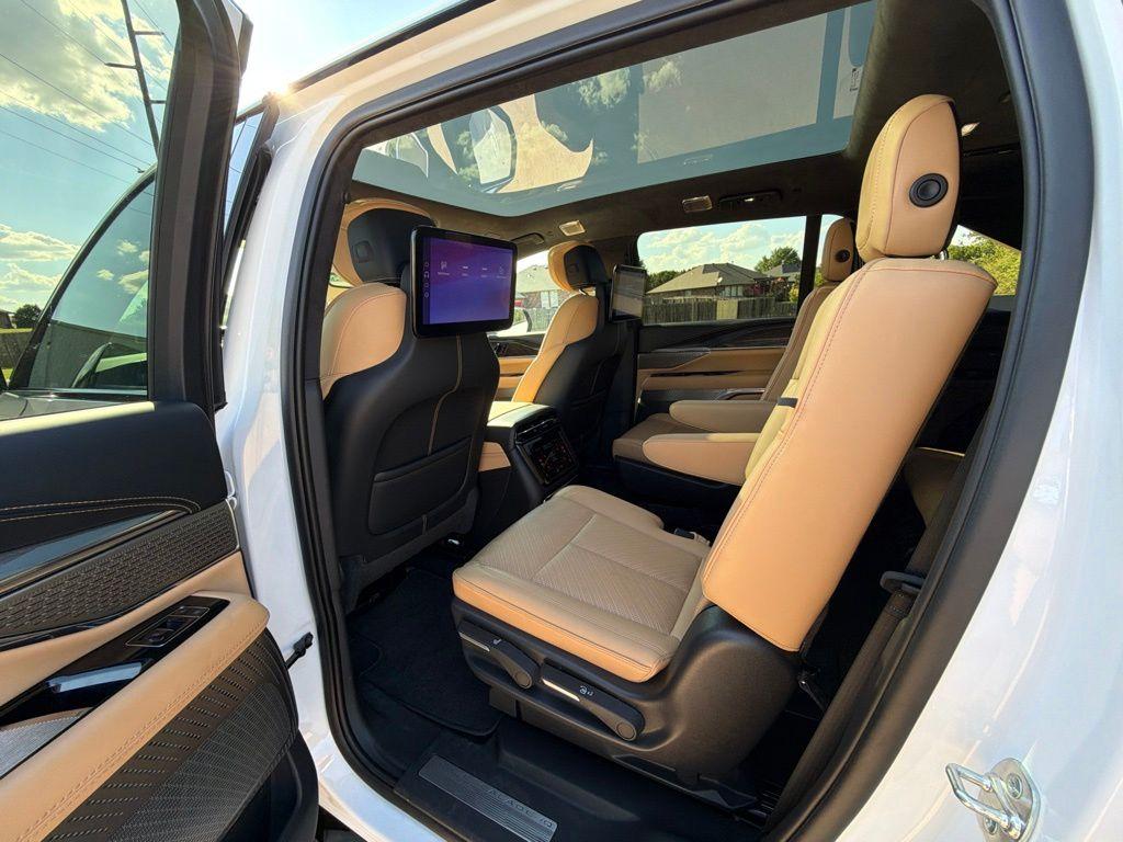 صورة مصغرة 33 لـ 2025 Cadillac ESCALADE IQ SPORT 2
