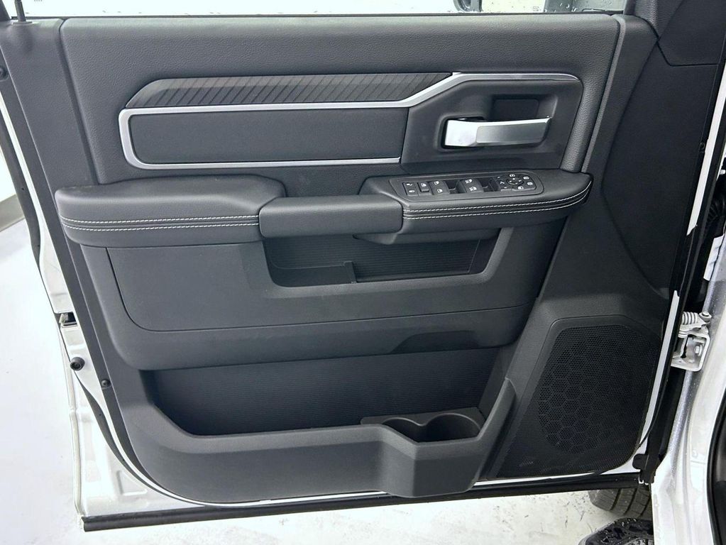 2026 RAM 3500 BIG HORN CREW CAB 4X4 8' BOX — фото 9