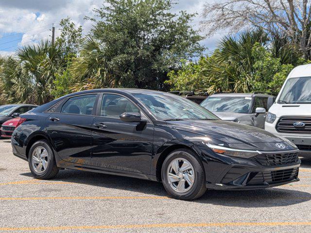 New 2026 Hyundai ELANTRA SE