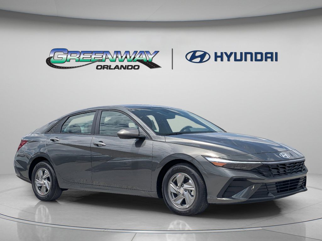 New 2026 Hyundai ELANTRA SE