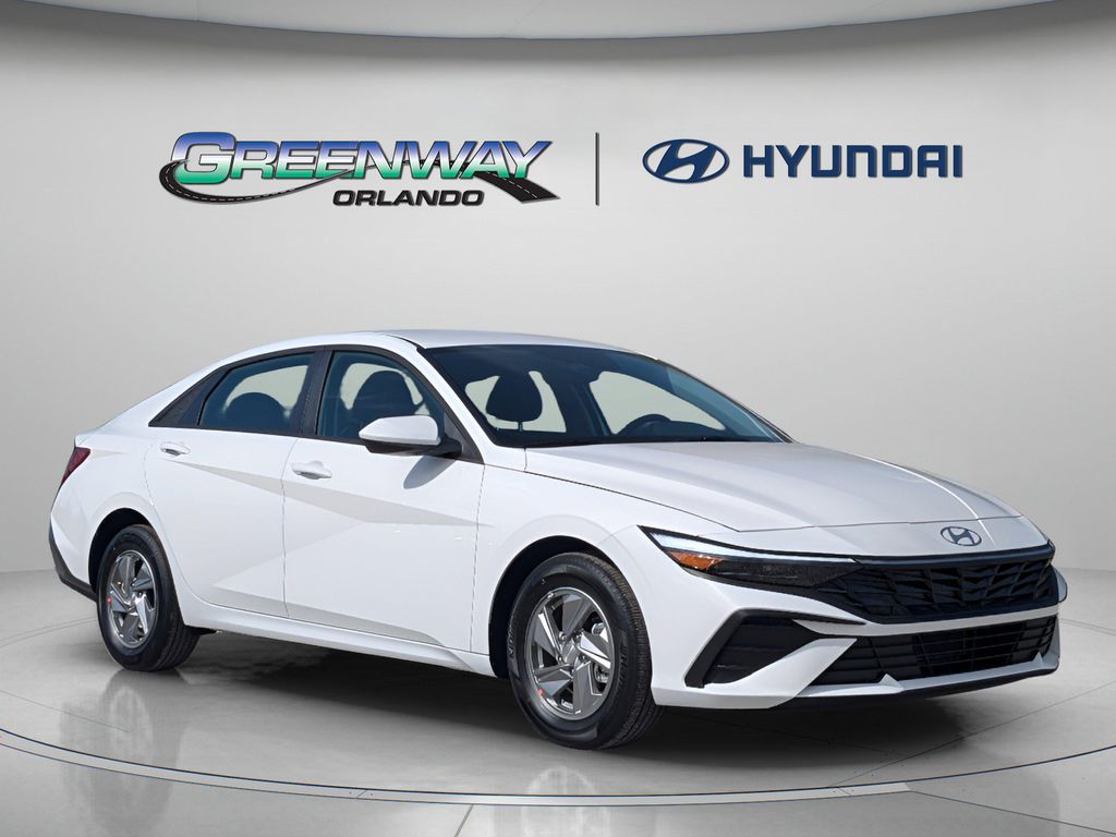 New 2026 Hyundai ELANTRA SE