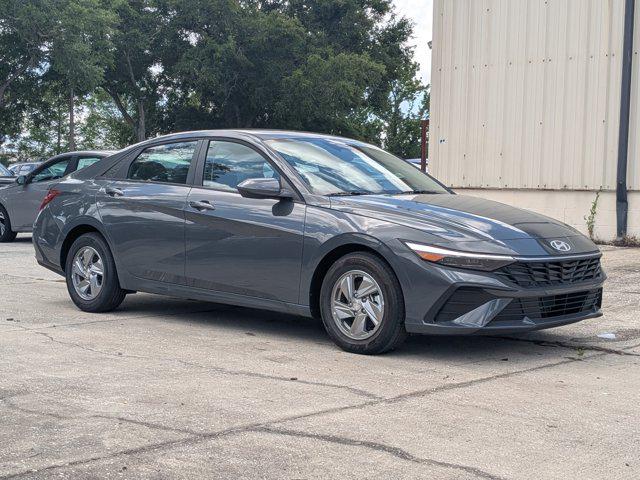 New 2026 Hyundai ELANTRA SE