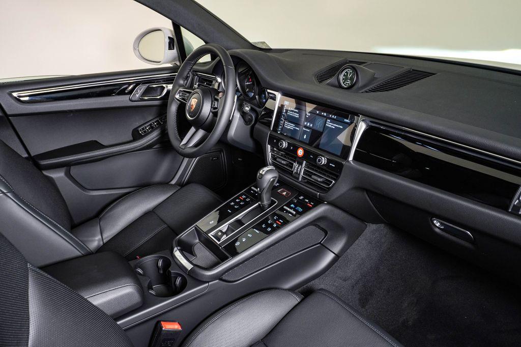 2026 Porsche MACAN thumbnail 14