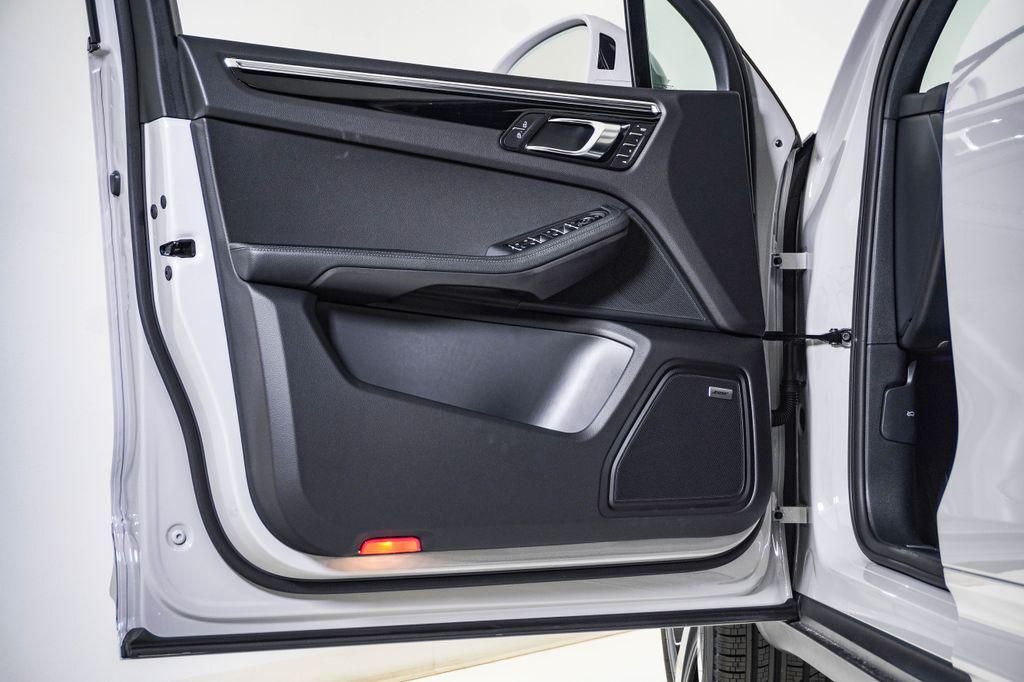 2026 Porsche MACAN thumbnail 25