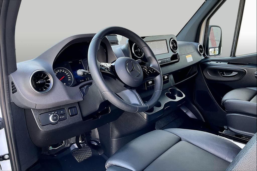صورة مصغرة 16 لـ 2025 Mercedes-BENZ OTHERS