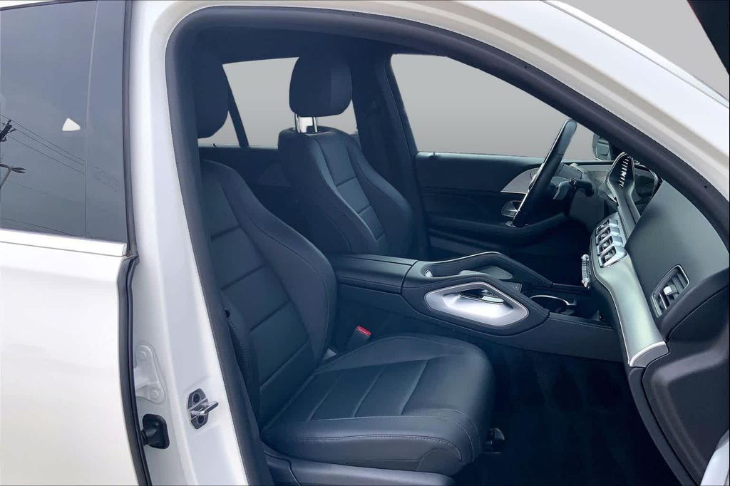صورة 9 لـ 2025 Mercedes-BENZ GLE