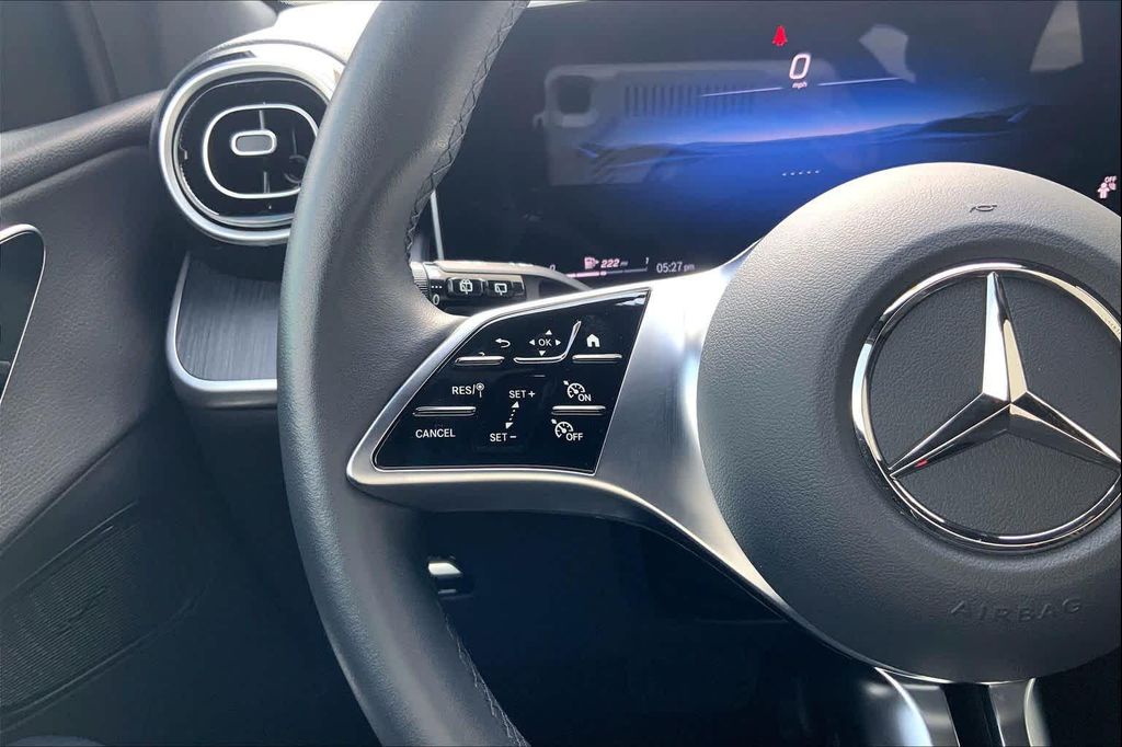 2026 Mercedes-BENZ GLC thumbnail 21