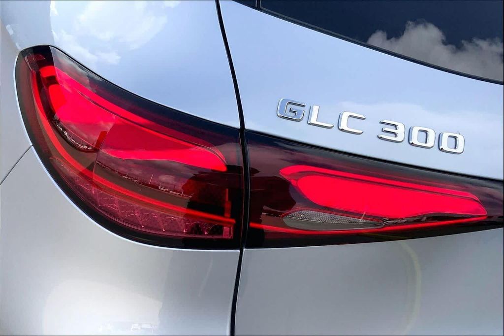 2026 Mercedes-BENZ GLC thumbnail 25