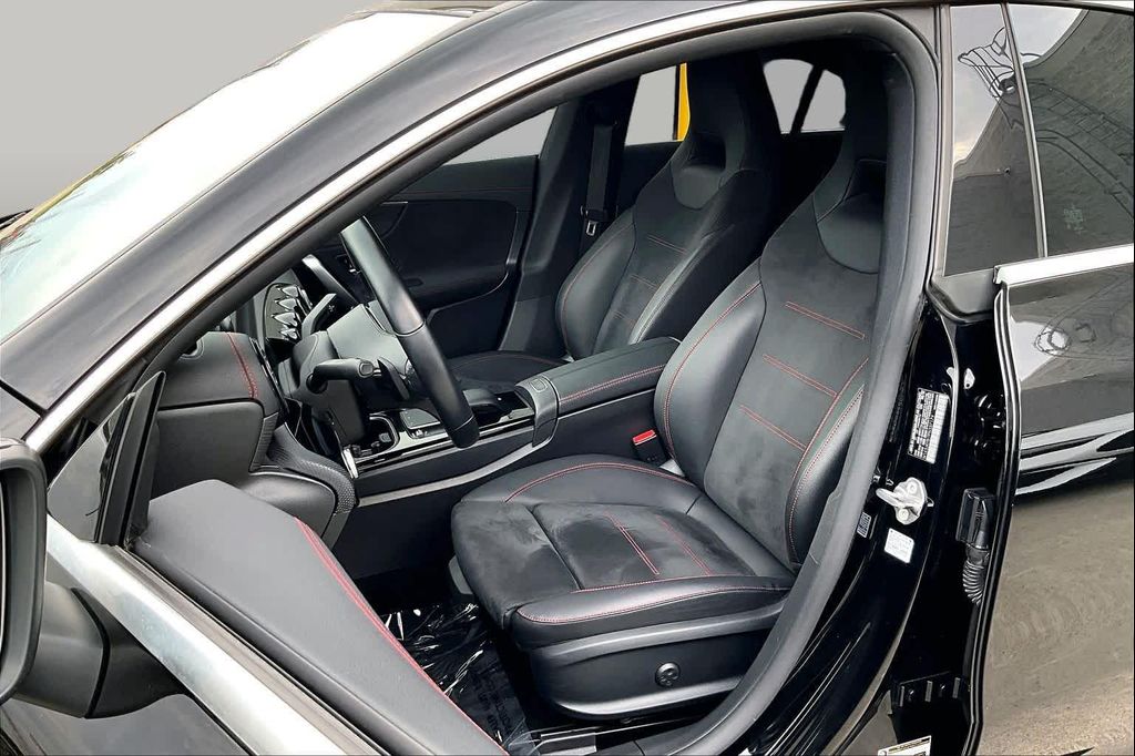 صورة 8 لـ 2023 Mercedes-BENZ CLA