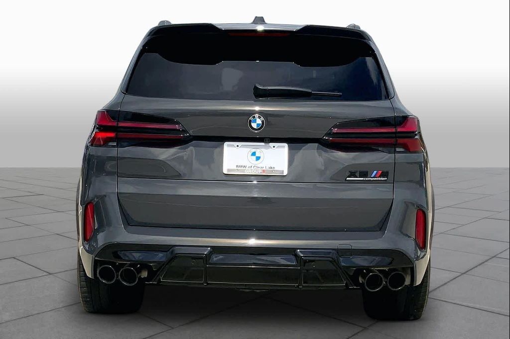 صورة 7 لـ 2025 BMW X5 M BASE