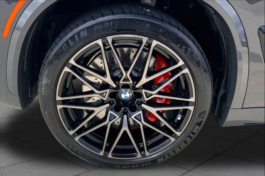 صورة مصغرة 18 لـ 2025 BMW X5 M BASE