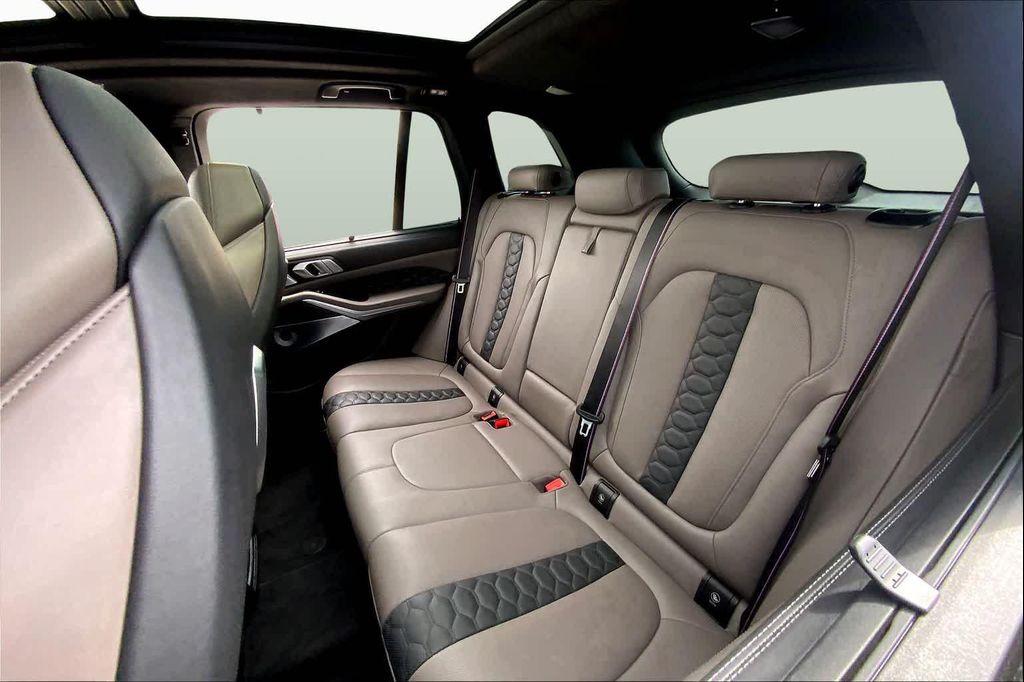 صورة مصغرة 37 لـ 2025 BMW X5 M BASE