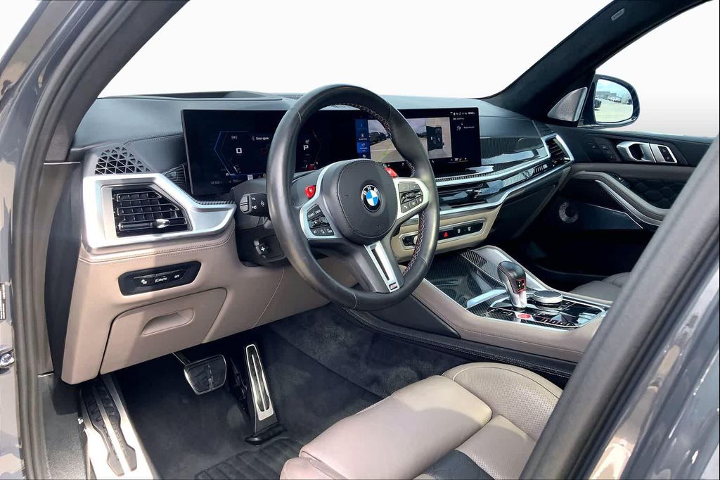 صورة مصغرة 31 لـ 2025 BMW X5 M BASE