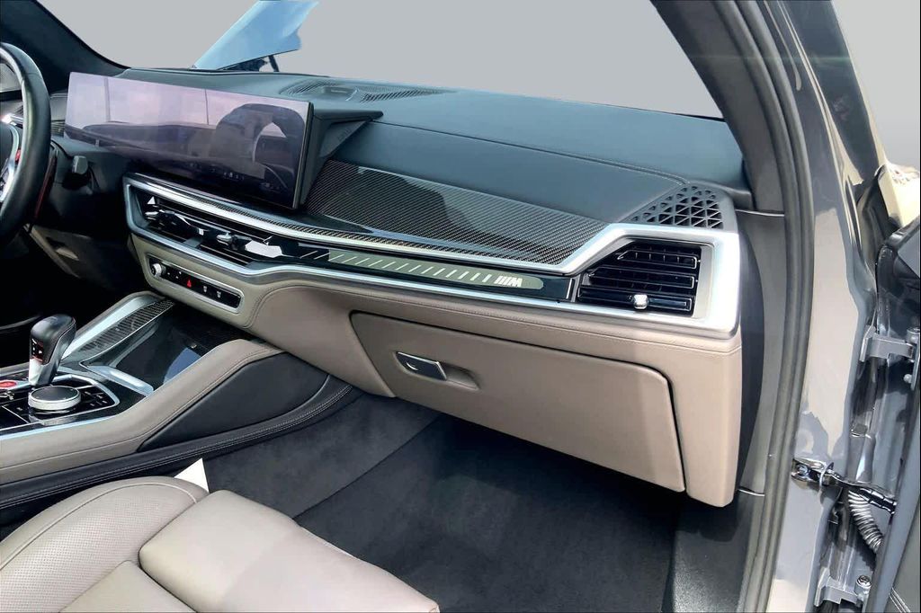 صورة مصغرة 32 لـ 2025 BMW X5 M BASE