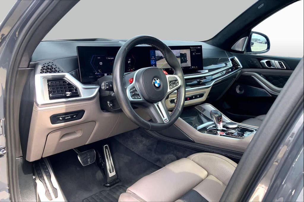 صورة مصغرة 30 لـ 2025 BMW X5 M BASE