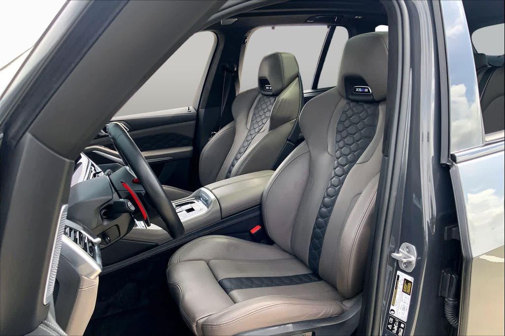 صورة مصغرة 13 لـ 2025 BMW X5 M BASE