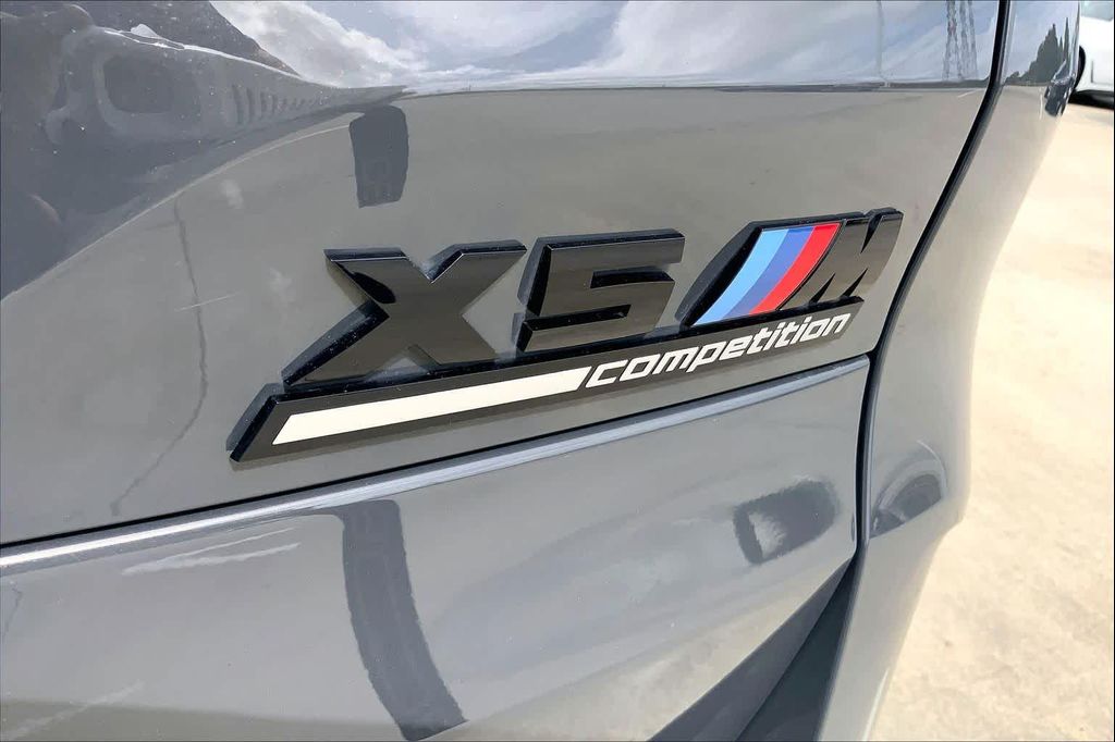 صورة مصغرة 17 لـ 2025 BMW X5 M BASE