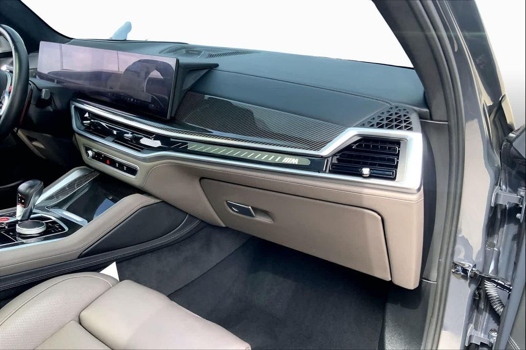 صورة مصغرة 33 لـ 2025 BMW X5 M BASE