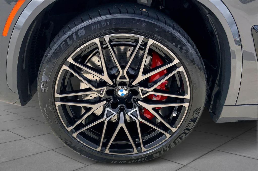 صورة مصغرة 19 لـ 2025 BMW X5 M BASE