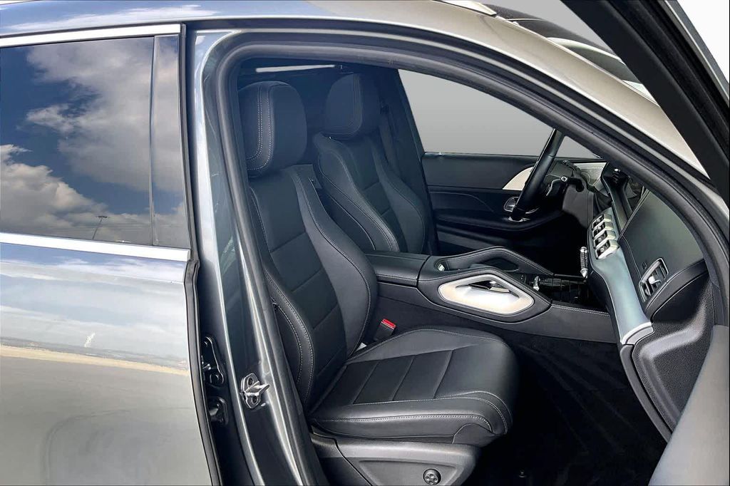 صورة 9 لـ 2024 Mercedes-BENZ GLS