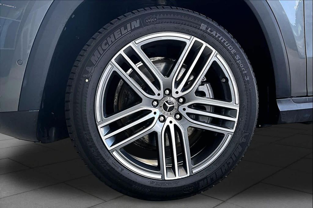 2024 Mercedes-BENZ GLS thumbnail 11