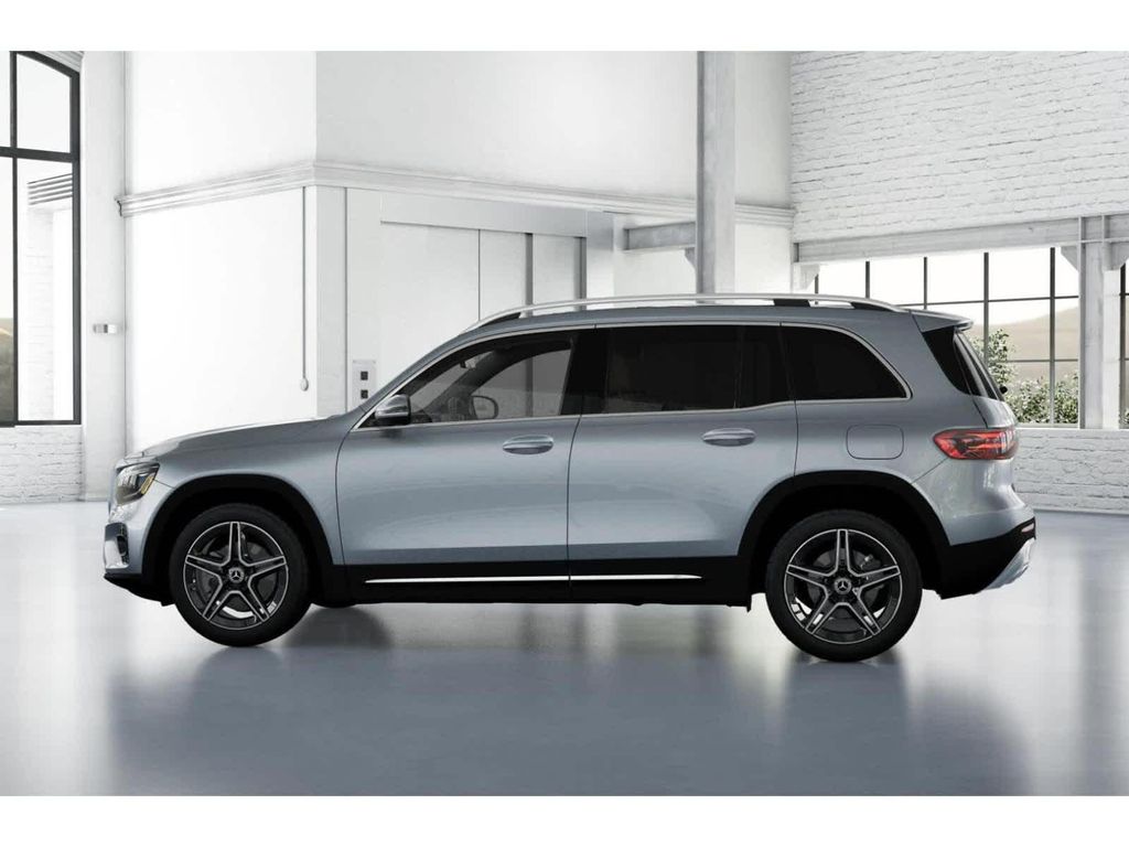 2026 Mercedes-BENZ GLB — миниатюра 32