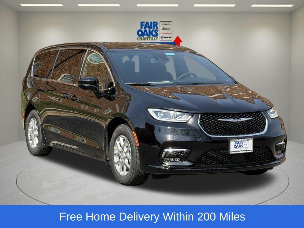 New 2026 Chrysler Pacifica Select