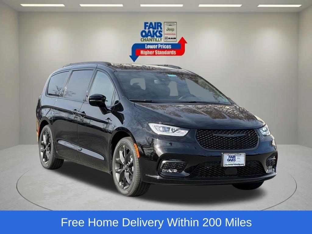 New 2026 Chrysler Pacifica Select